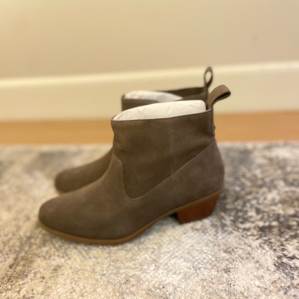 Vionic Joy Vera Brown Suede Slouchy Comfort Water Resistant Ankle Boots 8.5